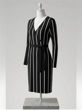 Ann Taylor Black & White
Vertical Stripe Jersey Wrap
Dress Size 2